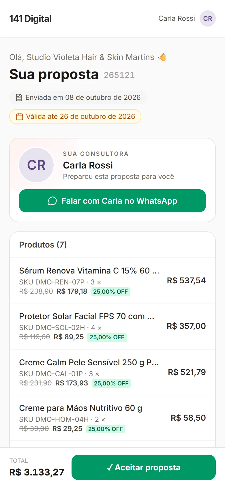 Proposta aberta pelo cliente no celular com a foto da consultora, produtos com desconto e botão Aceitar proposta